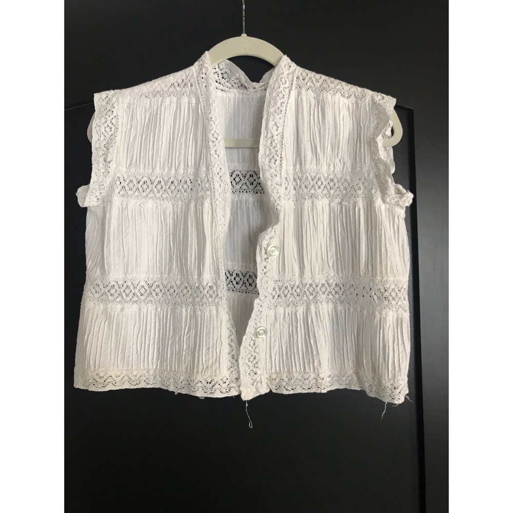 Vintage blouse fits a size small